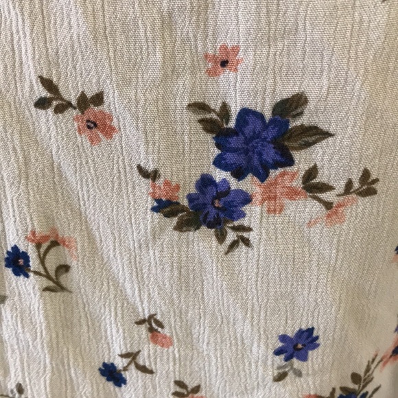 AEO Long Sleeve Light Floral Blouse size Medium - Picture 5 of 7